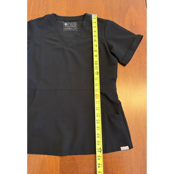 FIGS Scrub Top Womens XS Black Flores StyleTW2012 Peplum Back Vent Nurse Medical - Picture 4 of 8